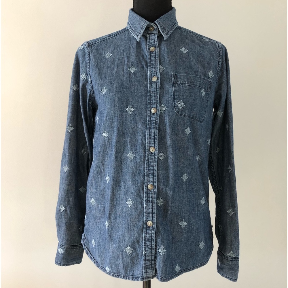 Women’s American Eagle Blue Denim Cotton Embroidered button up blouse size XS